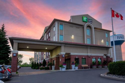 Barrie Hotel | Holiday Inn Express Hotel & Suites Barrie by IHG