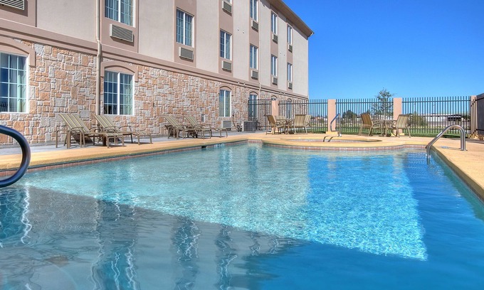 Pecos Hotel | Holiday Inn Express Hotel & Suites Pecos, an IHG Hotel