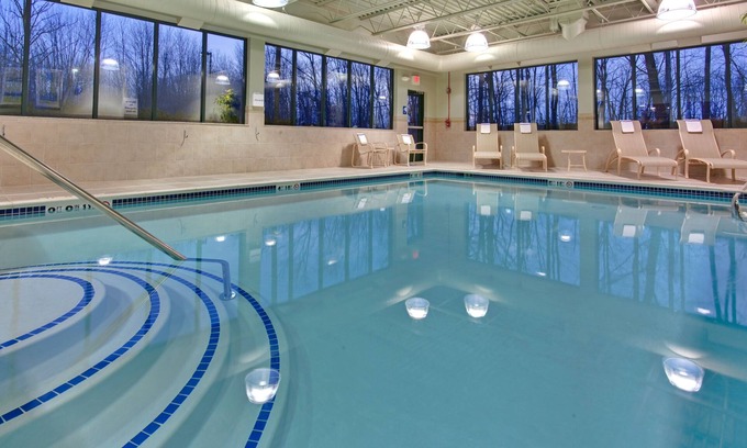 Novi Hotel | Holiday Inn Express Hotel & Suites Detroit-Novi by IHG