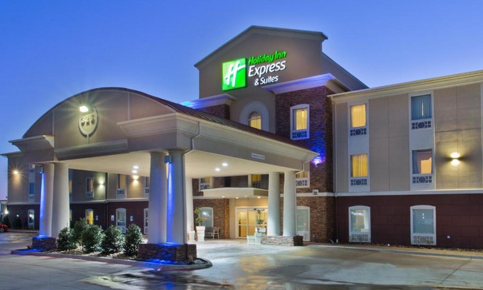 Alvarado Hotel | Holiday Inn Express Hotel & Suites Alvarado by IHG