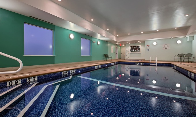 Carlisle Hotel | Holiday Inn Express Hotel & Suites, Carlisle-Harrisburg Area by IHG