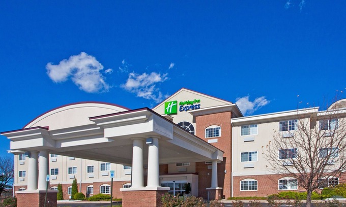 Charlotte Hotel | Holiday Inn Express Hotel & Suites Charlotte by IHG