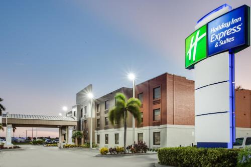Clewiston Hotel | Holiday Inn Express Hotel & Suites Clewiston by IHG