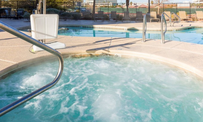Whitney Ranch Hotel | Holiday Inn Express Hotel & Suites Henderson by IHG