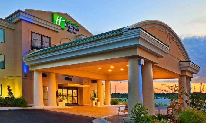 Muskogee Hotel | Holiday Inn Express Hotel & Suites Muskogee by IHG