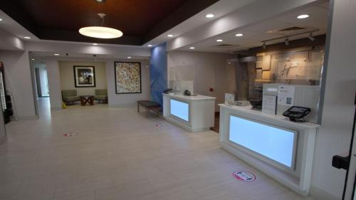 Somerset Hotel | Holiday Inn Express Hotel & Suites Somerset Central by IHG