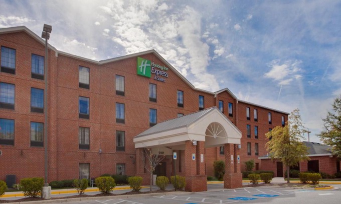 Lake Arbor Hotel | Holiday Inn Express I-95 Capitol Beltway - Largo by IHG