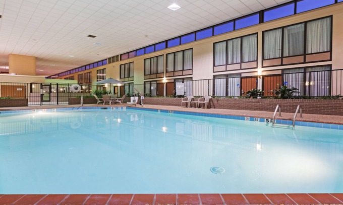 Downtown Little Rock Hotel | Holiday Inn Express Little Rock Airport by IHG