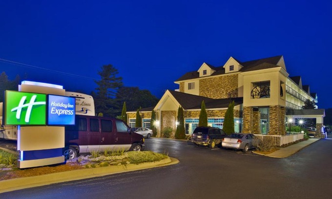 Mackinaw City Hotel | Holiday Inn Express Mackinaw City by IHG