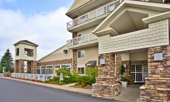 Mackinaw City Hotel | Holiday Inn Express Mackinaw City by IHG