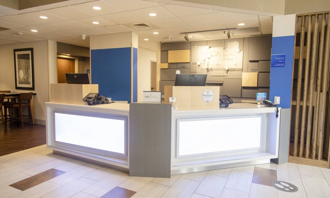 Marshfield Hotel | Holiday Inn Express Marshfield by IHG