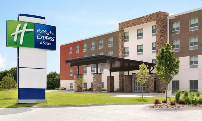 McCook Hotel | Holiday Inn Express - McCook by IHG