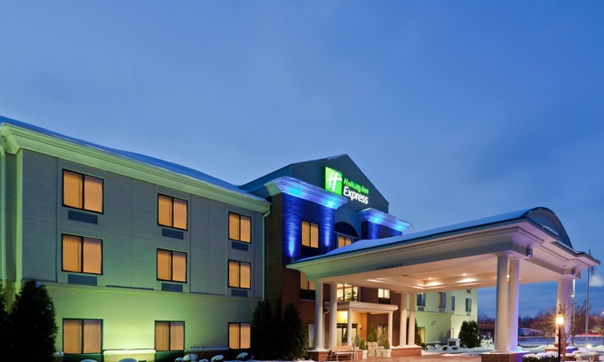 Newton Falls Hotel | Holiday Inn Express Newton Falls by IHG