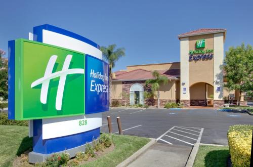 Oakdale Hotel | Holiday Inn Express Oakdale by IHG