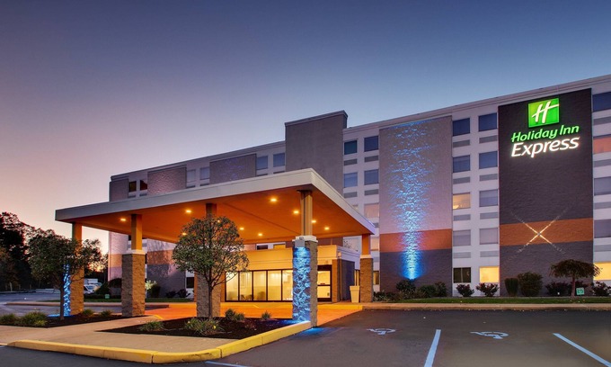 Pittston Hotel | Holiday Inn Express Pittston - Scranton Airport by IHG