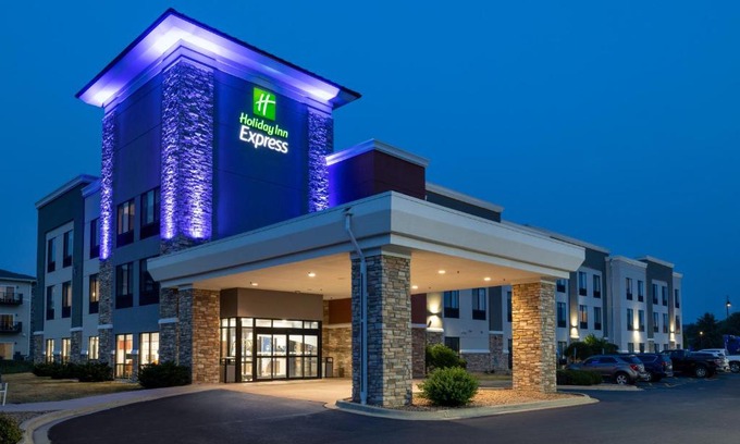 Rochester Hotel | Holiday Inn Express Rochester South - Mayo Area by IHG