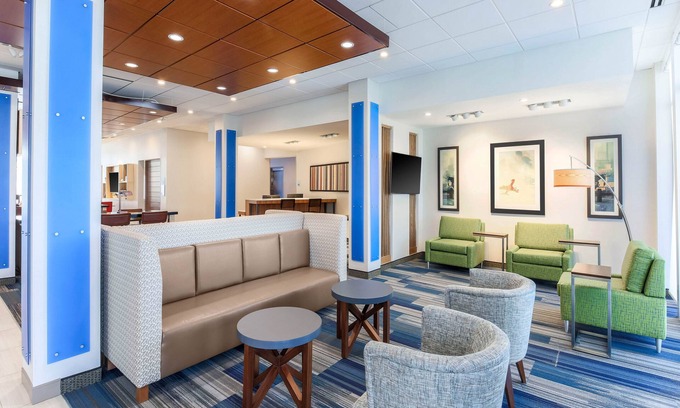 O'Hare Hotel | Holiday Inn Express & Suites Chicago O'Hare Airport by IHG