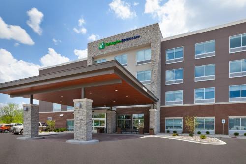 Grand Rapids Hotel | Holiday Inn Express & Suites - Grand Rapids Airport - South by IHG