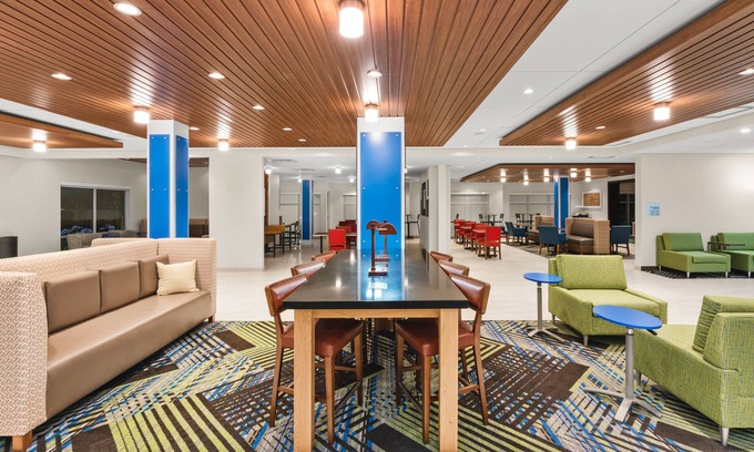 Fairfield Hotel | Holiday Inn Express & Suites Suisun City by IHG