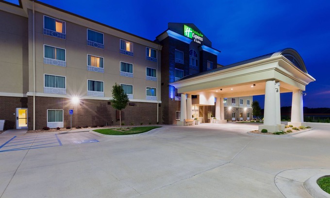 Salina Hotel | Holiday Inn Express Salinas by IHG