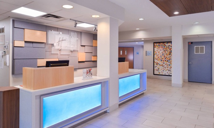 Southfield Hotel | Holiday Inn Express Southfield-Detroit, an IHG Hotel