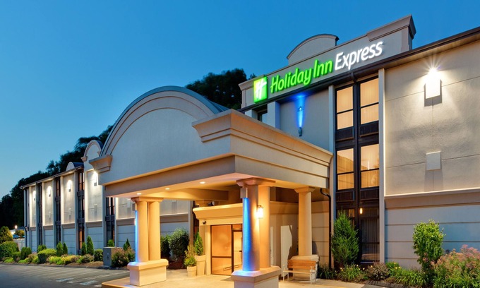 Southington Hotel | Holiday Inn Express Southington by IHG