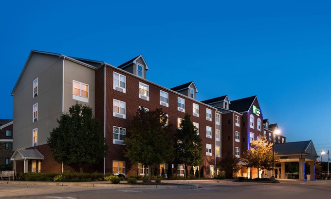 O'Fallon Hotel | Holiday Inn Express St. Louis West - O'Fallon by IHG