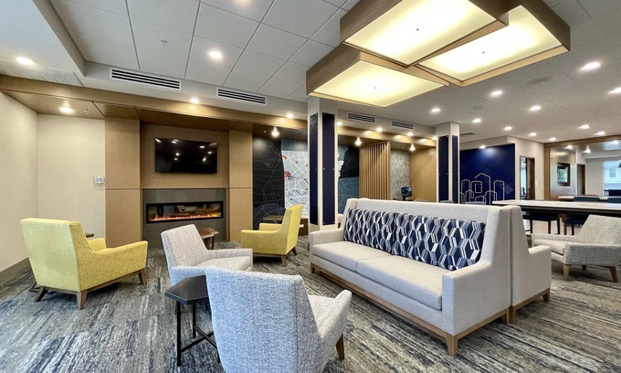 Fort Smith Hotel | Holiday Inn Express & Suites Ft. Smith Airport by IHG