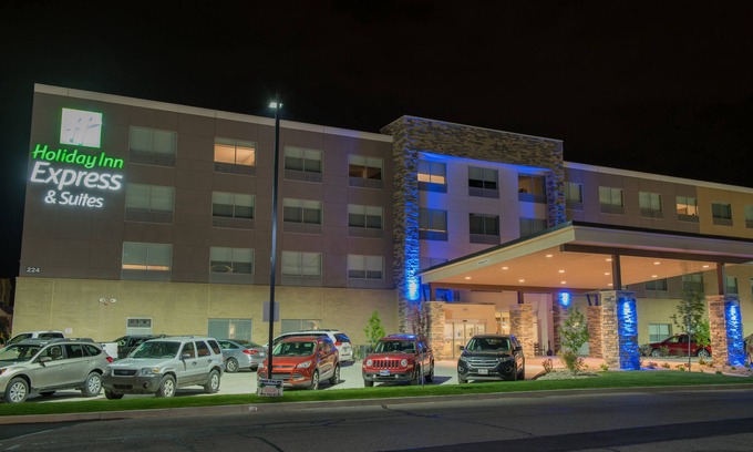 Fort Wayne Hotel | Holiday Inn Express & Suites Fort Wayne North by IHG