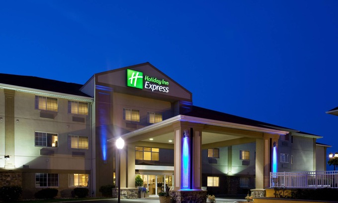 Saint Joseph Hotel | Holiday Inn Express & Suites St Joseph by IHG