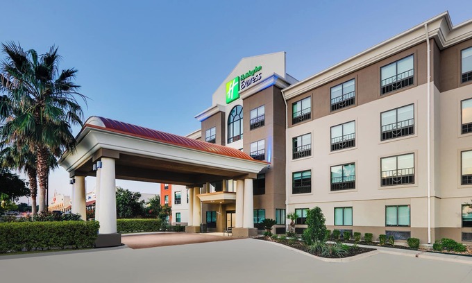 San Antonio Hotel | Holiday Inn Express & Suites San Antonio NW near SeaWorld by IHG