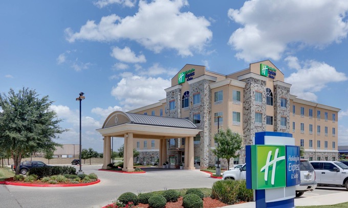 Brooks City Base Hotel | Holiday Inn Express & Suites San Antonio - Brooks City Base by IHG