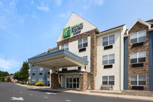 Wyomissing Hotel | Holiday Inn Express & Suites Wyomissing by IHG