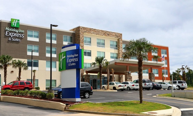 Alabaster Hotel | Holiday Inn Express & Suites Alabaster by IHG