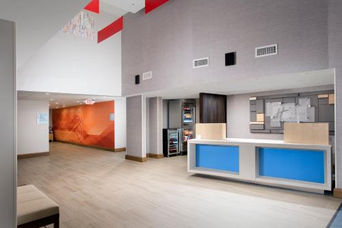 College Park Hotel | Holiday Inn Express & Suites College Park - University Area by IHG
