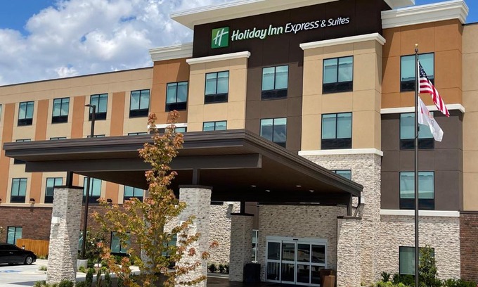 Fort Smith Hotel | Holiday Inn Express & Suites - Ft. Smith - Airport by IHG