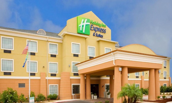 Pleasanton Hotel | Holiday Inn Express & Suites - Jourdanton-Pleasanton by IHG