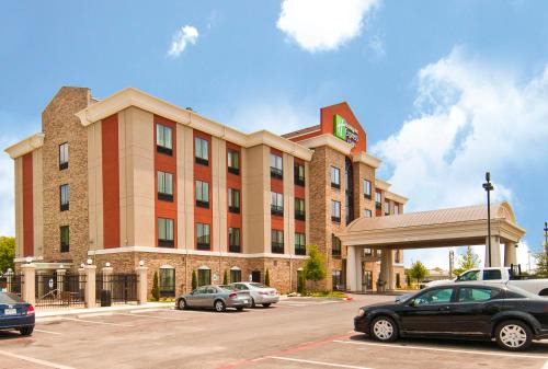 San Antonio Hotel | Holiday Inn Express & Suites San Antonio Frost Bank Center by IHG