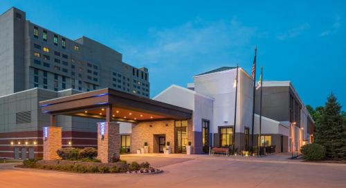 Springfield Hotel | Holiday Inn Express & Suites Springfield by IHG