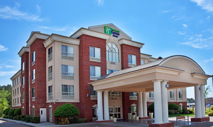 West Monroe Hotel | Holiday Inn Express & Suites W. Monroe by IHG