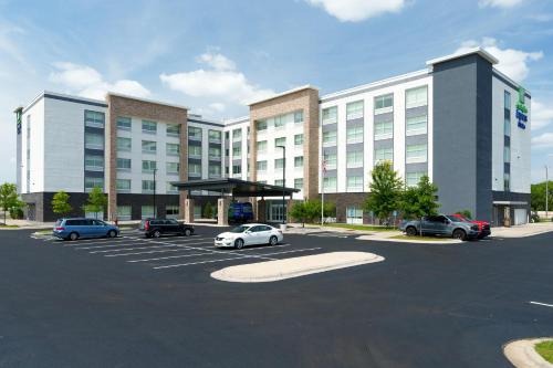 East Bloomington Hotel | Holiday Inn Express & Suites - Mall of America - MSP Airport by IHG