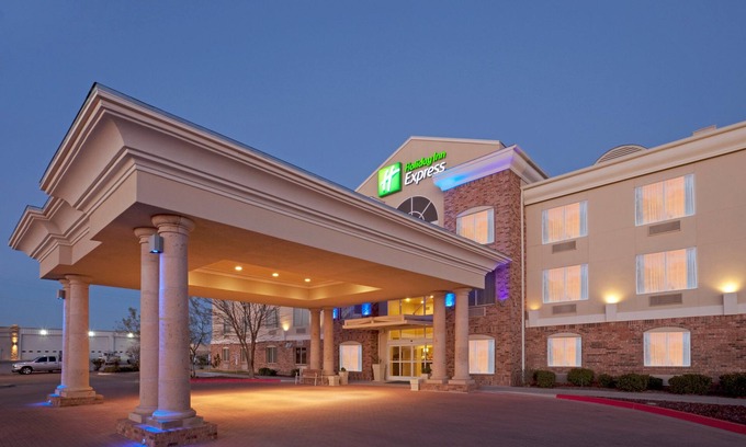 Eagle Pass Hotel | Holiday Inn Express & Suites Eagle Pass by IHG