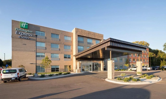 Kalamazoo Hotel | Holiday Inn Express & Suites - Kalamazoo West by IHG