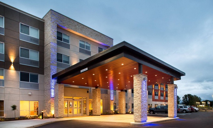 Terrace Hotel | Holiday Inn Express & Suites Terrace by IHG