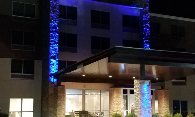Decatur Hotel | Holiday Inn Express & Suites Decatur by IHG