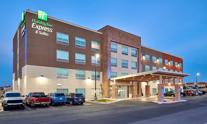 El Dorado West Hotel | Holiday Inn Express & Suites El Paso East-Loop 375 by IHG