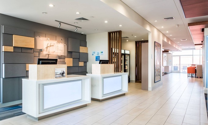 Madison Hotel | Holiday Inn Express & Suites Madison by IHG
