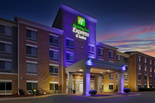 Colgate Hotel | Holiday Inn Express & Suites Milwaukee NW - Park Place by IHG