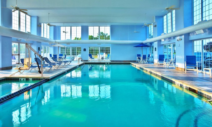 Petoskey Hotel | Holiday Inn Express & Suites Petoskey by IHG