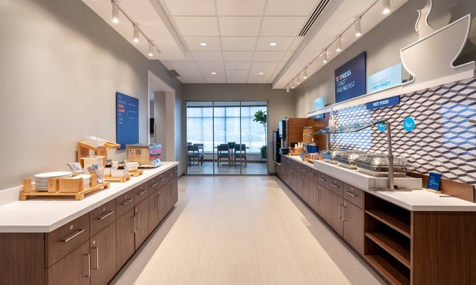 Vaughan Hotel | Holiday Inn Express & Suites Vaughan-Southwest by IHG